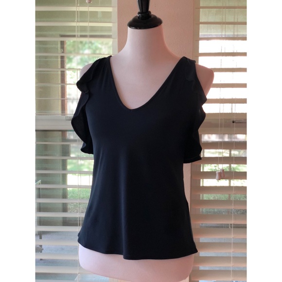 🆕📦FREE SHIPPING! Ruffled Blouse📦🆕 - Picture 2 of 5